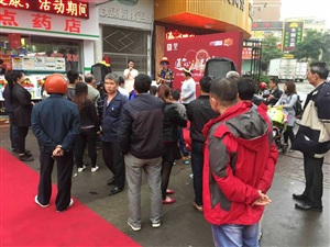 現場小丑演出人氣火爆