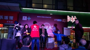 云三七南昌站北京東路大參林藥店11月11日活動現場的三牛人  